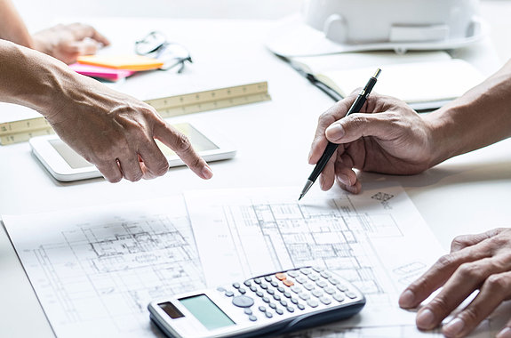  engineering-solution-planung-beratung-konzepierung-Bauplan-besprechung
